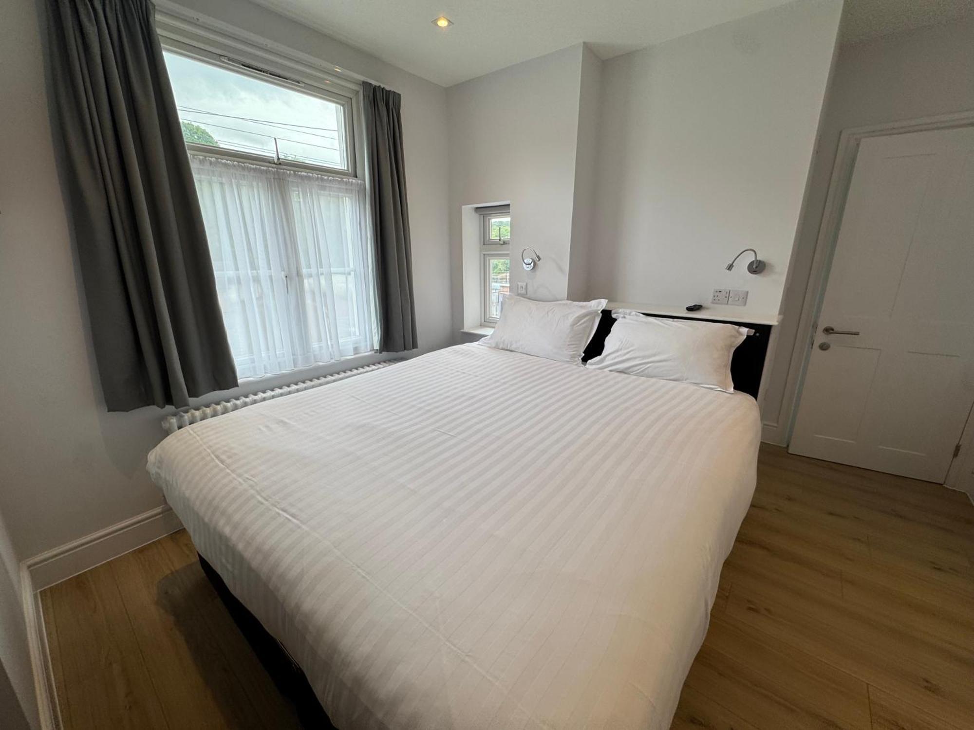 Brentwood Hotel ภายนอก รูปภาพ